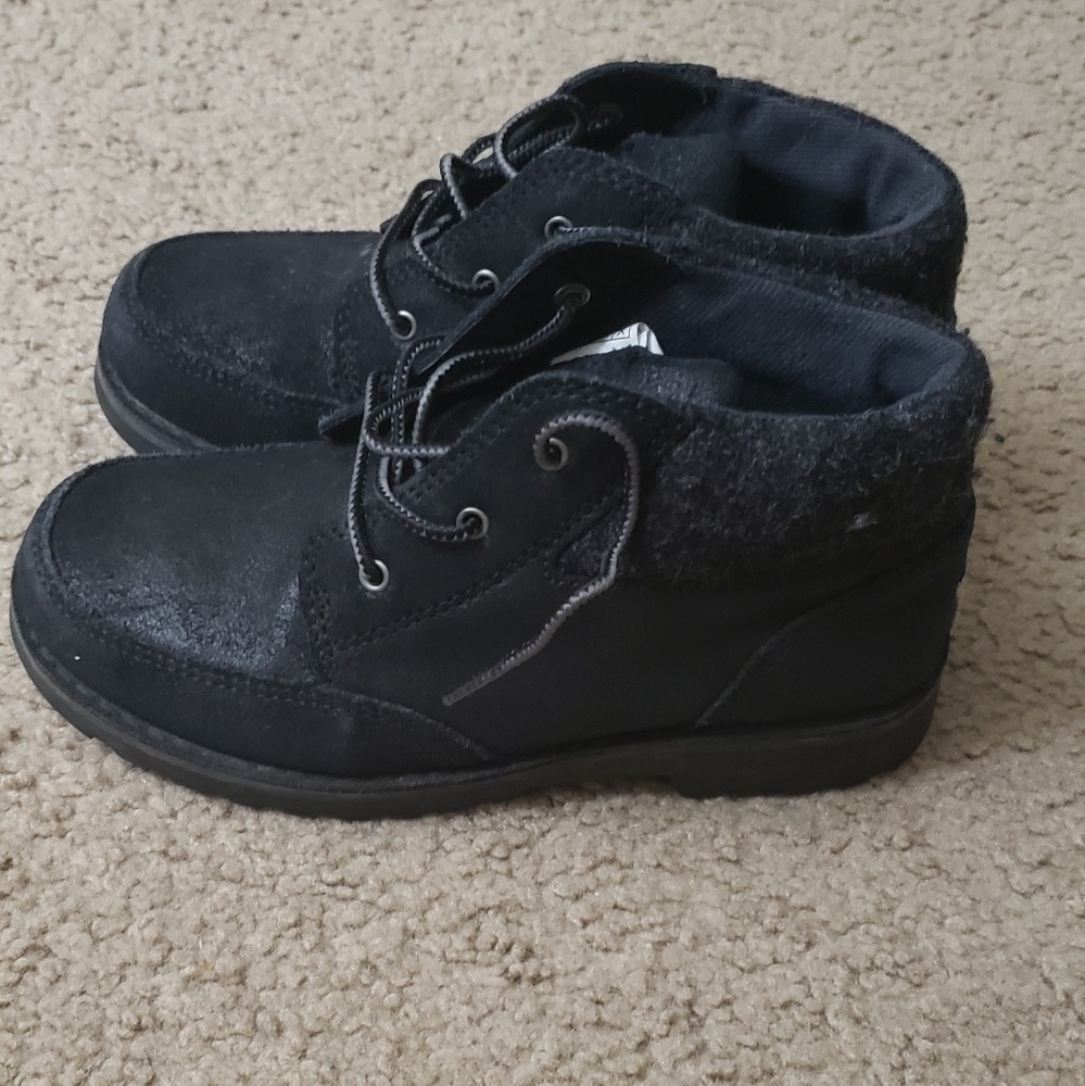 UGG